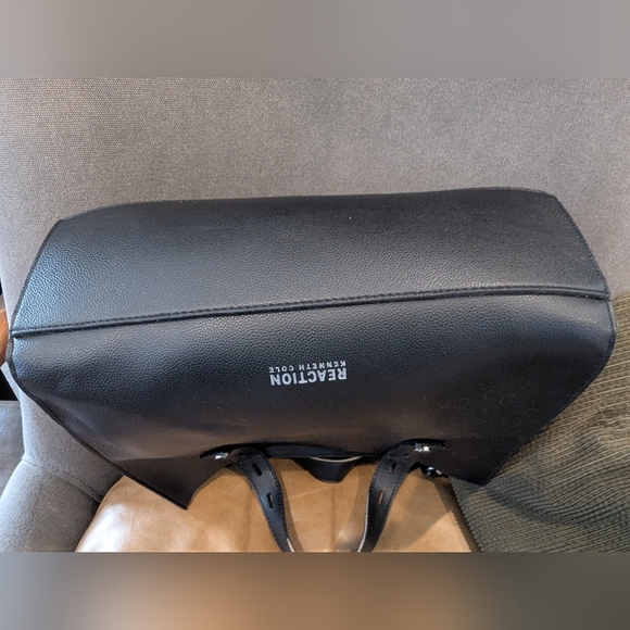 Kenneth Cole Reaction black vegan leather hand bag - Picture 2 of 15